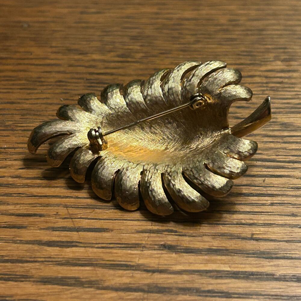 Vintage Mid-Century Leaf Brooch Silver Gold Tone Brushed Metal Pin 1950s 1960s - Picture 8 of 8
